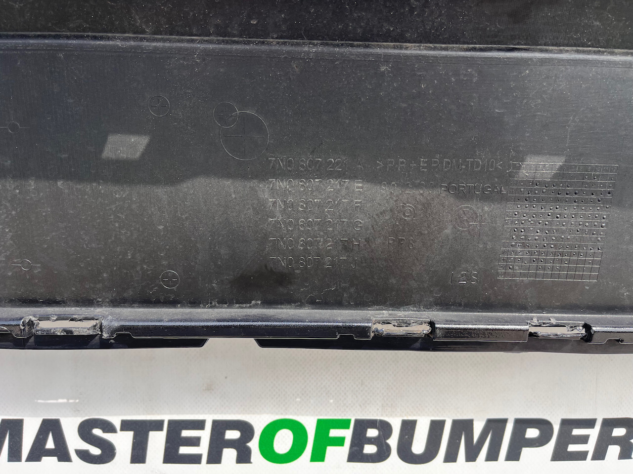 VW Sharan Sel Highline Mk2 Mpv 2011-2021 Front Bumper 4 Pdc Genuine [v284]