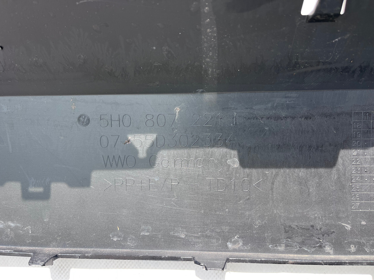 VW Golf Style Se Mk8 Hatchback 2020-2023 Front Bumper 4 Pdc Genuine [v326]