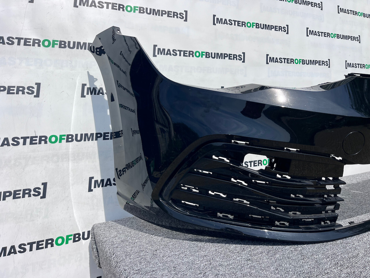 VW Golf Style Se Mk8 Hatchback 2020-2023 Front Bumper 4 Pdc Genuine [v326]