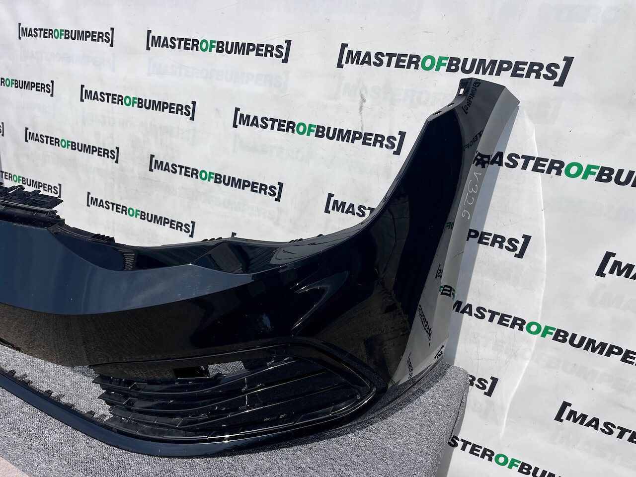 VW Golf Style Se Mk8 Hatchback 2020-2023 Front Bumper 4 Pdc Genuine [v326]