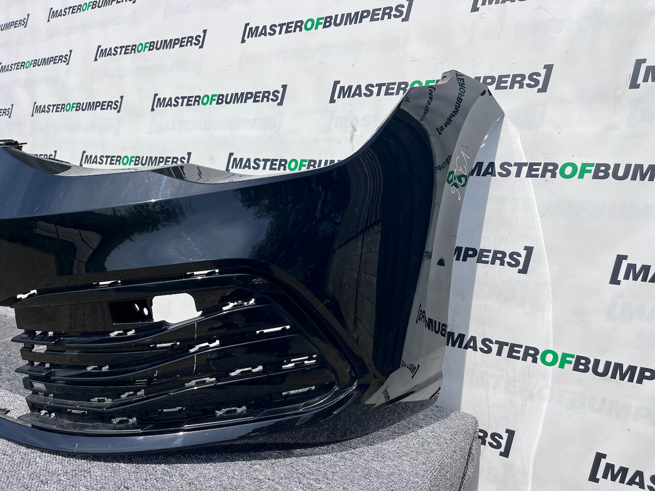 VW Golf Style Se Mk8 Hatchback 2020-2023 Front Bumper 4 Pdc Genuine [v326]