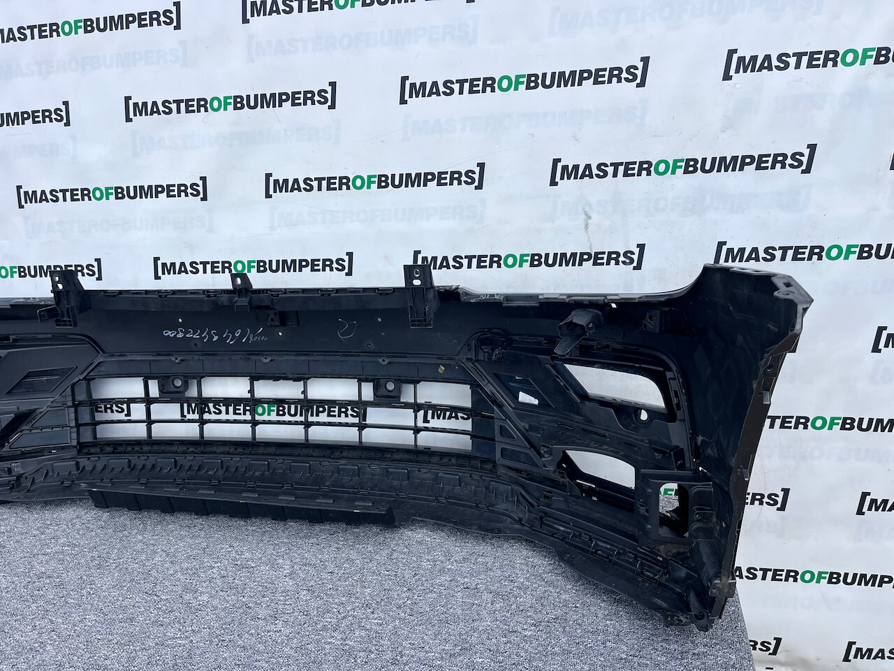 VW Tiguan R Line Mk2 Suv 2016-2019 Front Bumper 4 Pdc + Jets Genuine [v102]