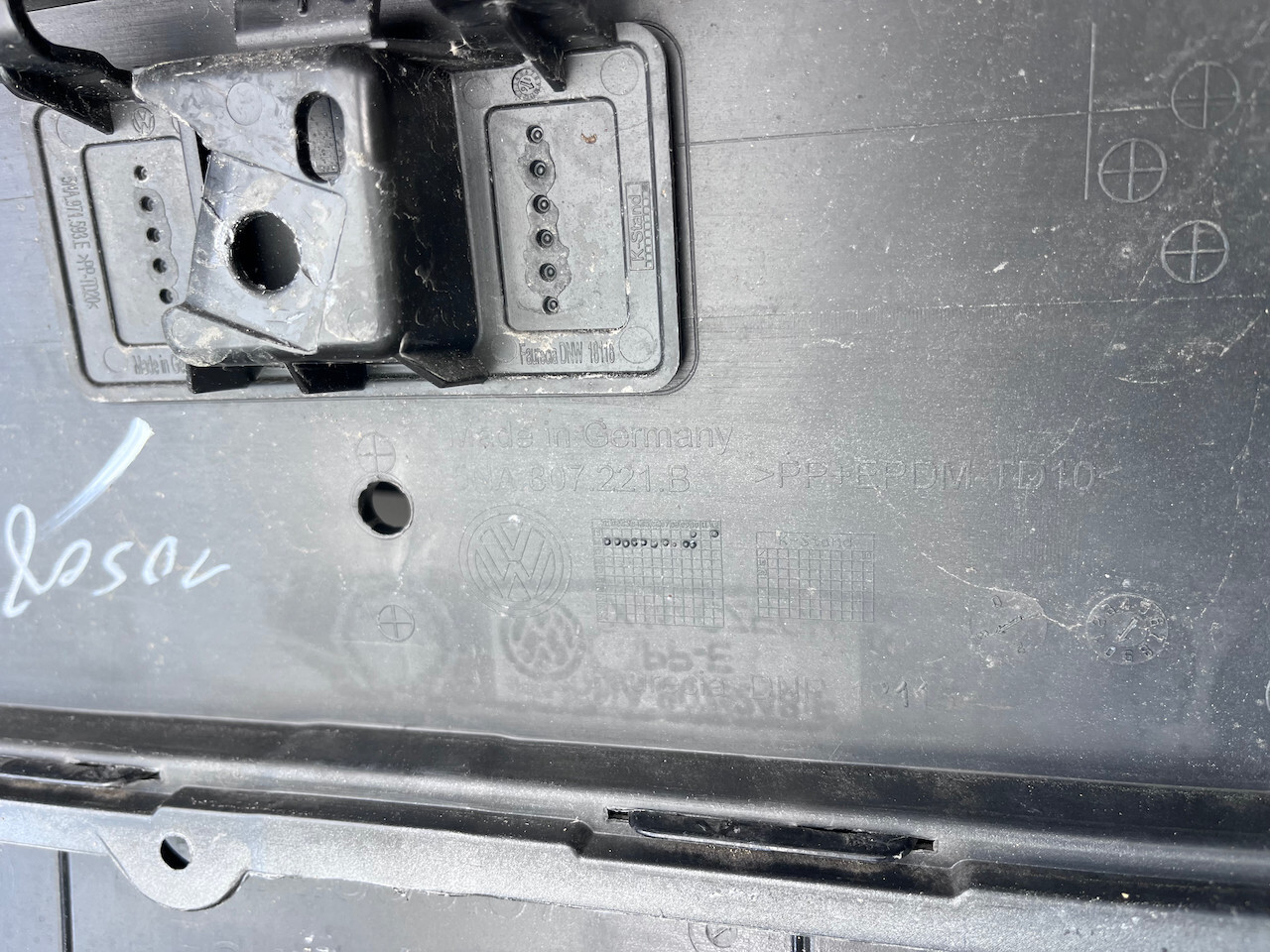 VW Tiguan R Line Mk2 Suv 2016-2019 Front Bumper 4 Pdc + Jets Genuine [v102]