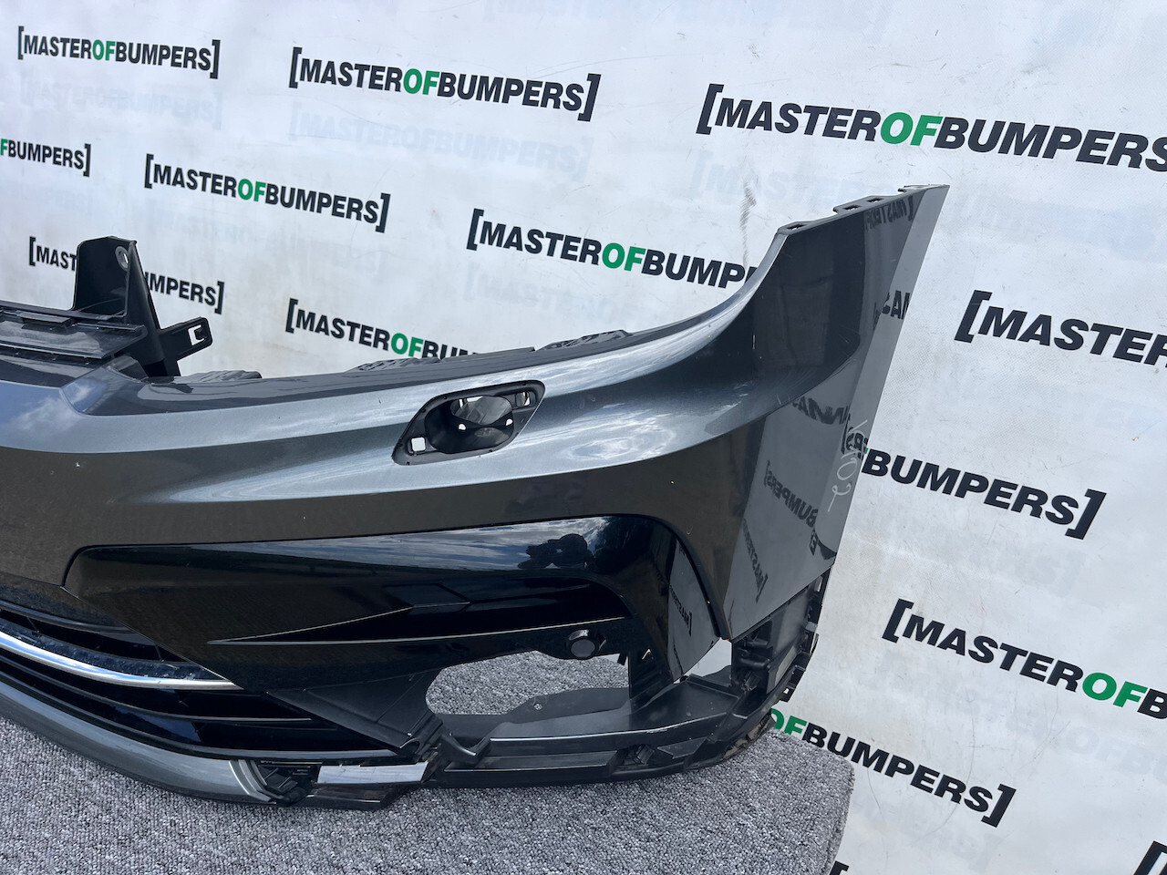 VW Tiguan R Line Mk2 Suv 2016-2019 Front Bumper 4 Pdc + Jets Genuine [v102]