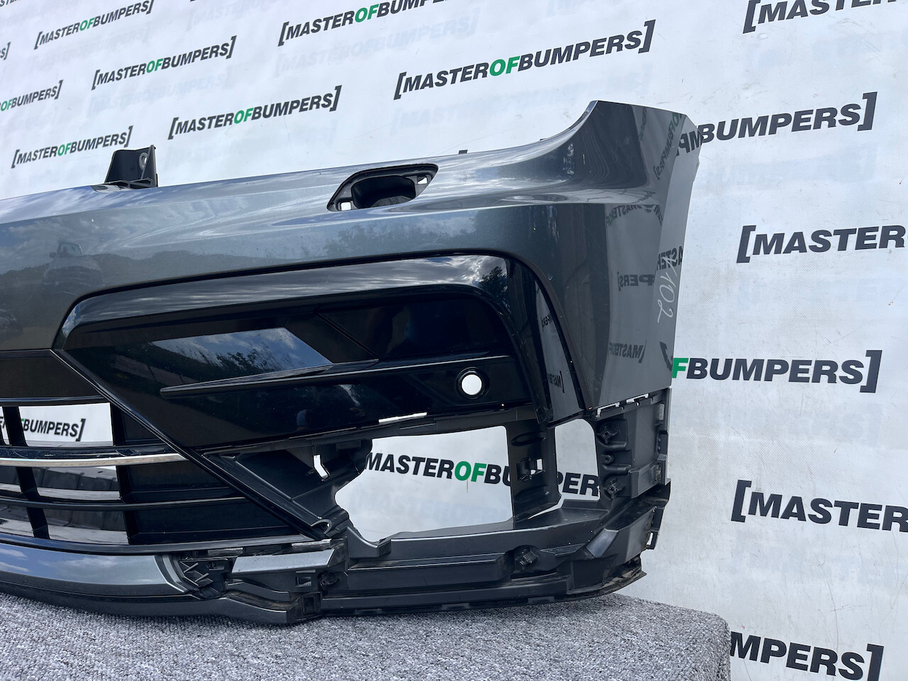 VW Tiguan R Line Mk2 Suv 2016-2019 Front Bumper 4 Pdc + Jets Genuine [v102]