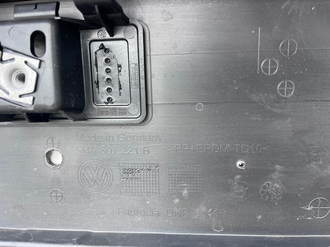 VW Tiguan R Line Mk2 Suv 2016-2019 Front Bumper 6 Pdc No Jets Genuine [v163]