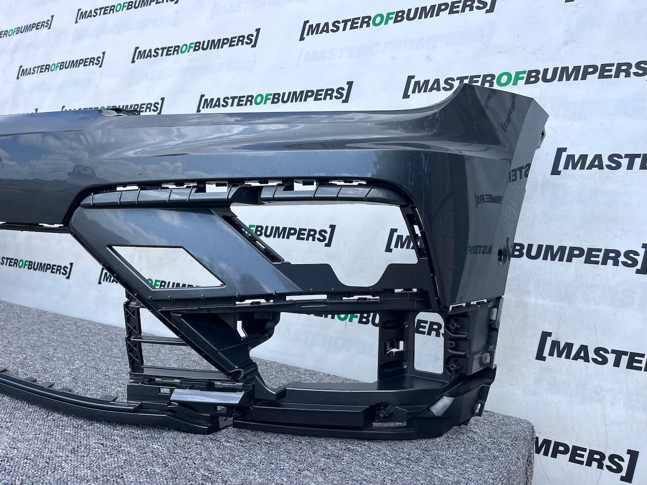 VW Tiguan R Line Mk2 Suv 2016-2019 Front Bumper 6 Pdc No Jets Genuine [v163]