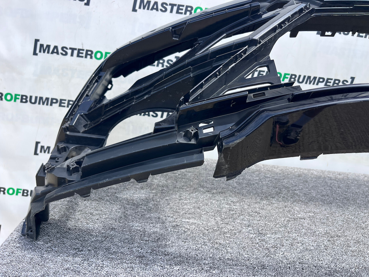 VW Tiguan R Line Mk2 Suv 2016-2019 Front Bumper 4 Pdc No Jets Genuine [v814]