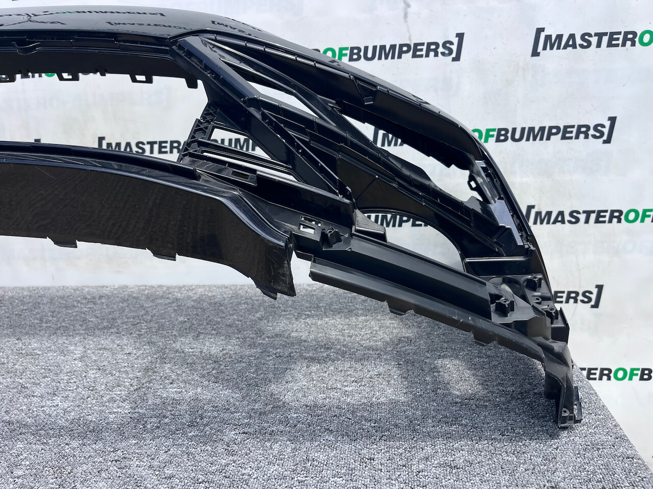 VW Tiguan R Line Mk2 Suv 2016-2019 Front Bumper 4 Pdc No Jets Genuine [v814]