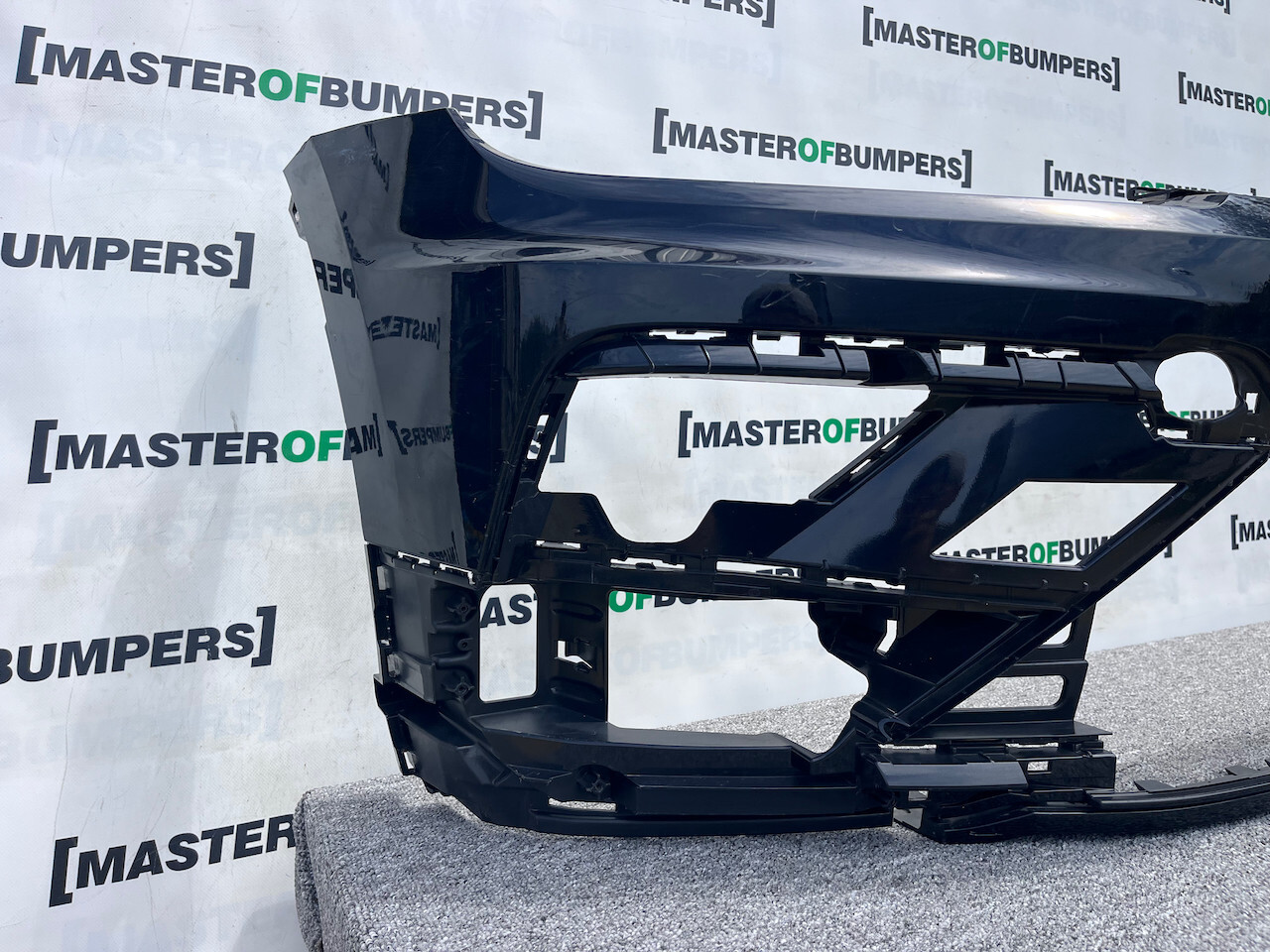 VW Tiguan R Line Mk2 Suv 2016-2019 Front Bumper 4 Pdc No Jets Genuine [v814]