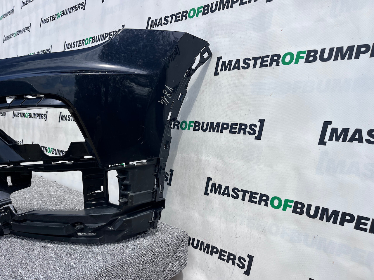 VW Tiguan R Line Mk2 Suv 2016-2019 Front Bumper 4 Pdc No Jets Genuine [v814]