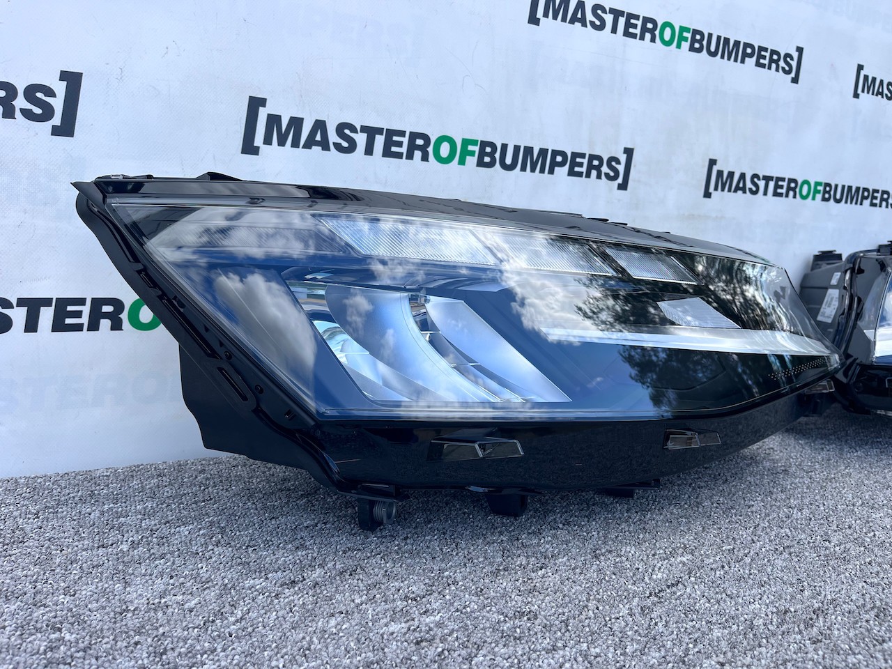 VW Transporter T7 Off Grid 2024-on Led Headlights Pair Uk Spec Silver Trim VW Transporter T7 Off Grid 2024-on Led Headlights Pair Uk Spec Silver Trim