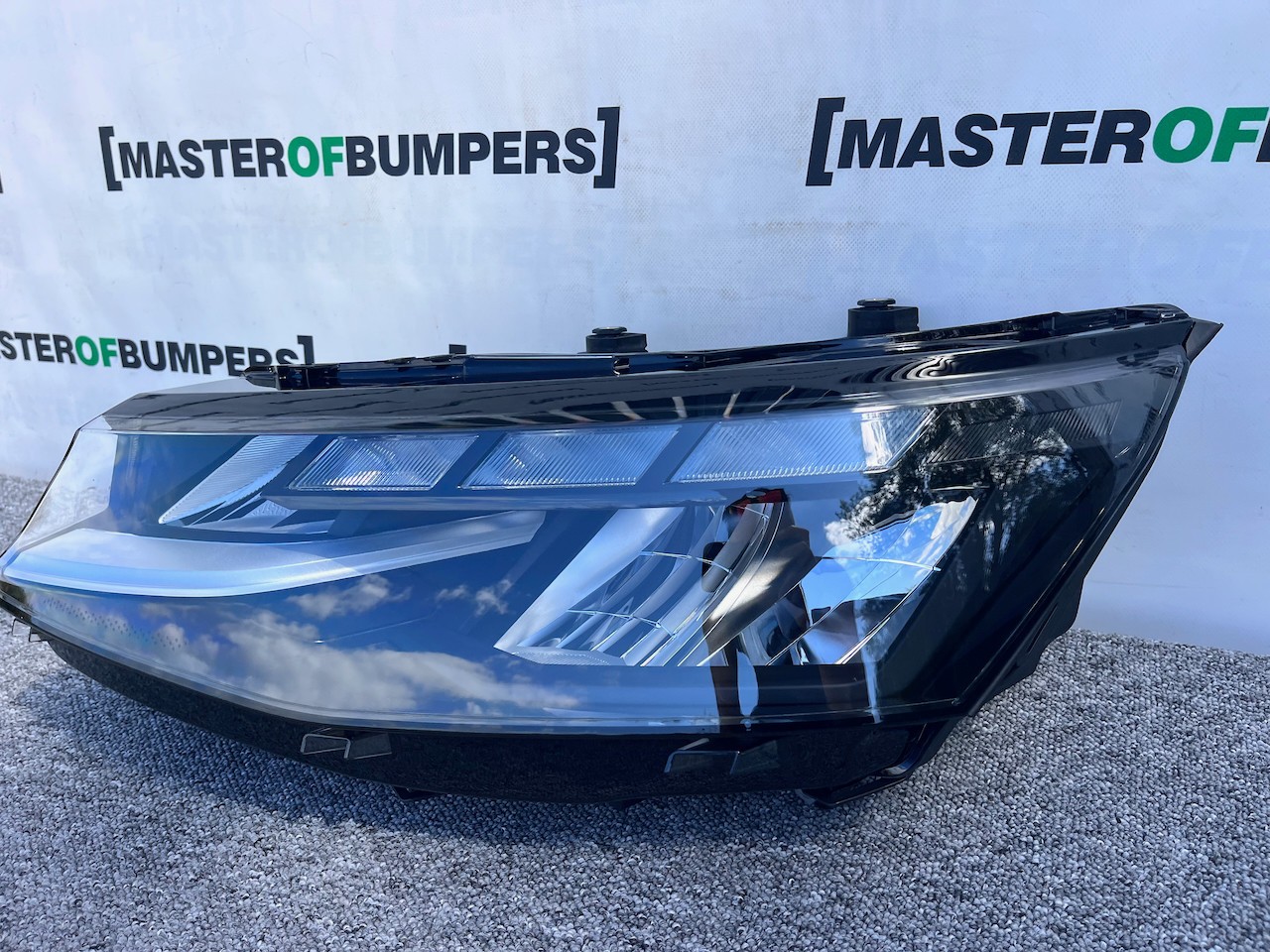 VW Transporter T7 Off Grid 2024-on Led Headlight Left Side Uk Spec Silver Trim VW Transporter T7 Off Grid 2024-on Led Headlight Left Side Uk Spec Silver Trim