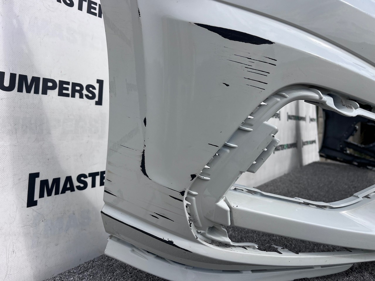 VW Golf R Mk7.5 Hatchback 2017-2019 Front Bumper 4 Pdc + Jets Genuine [v362]