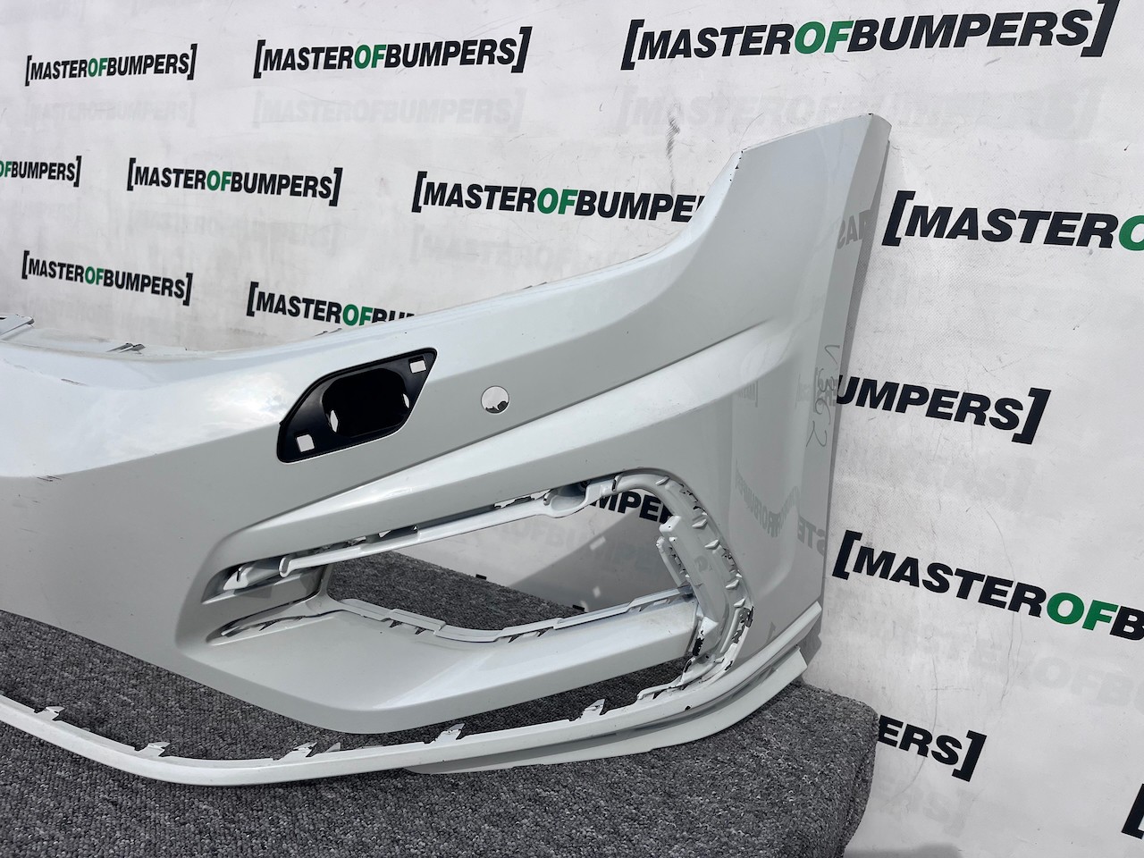 VW Golf R Mk7.5 Hatchback 2017-2019 Front Bumper 4 Pdc + Jets Genuine [v362]