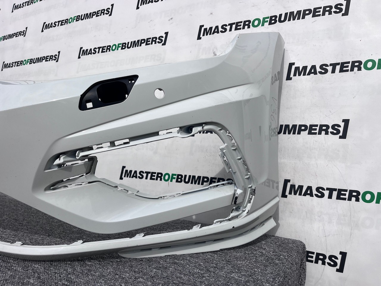 VW Golf R Mk7.5 Hatchback 2017-2019 Front Bumper 4 Pdc + Jets Genuine [v362]