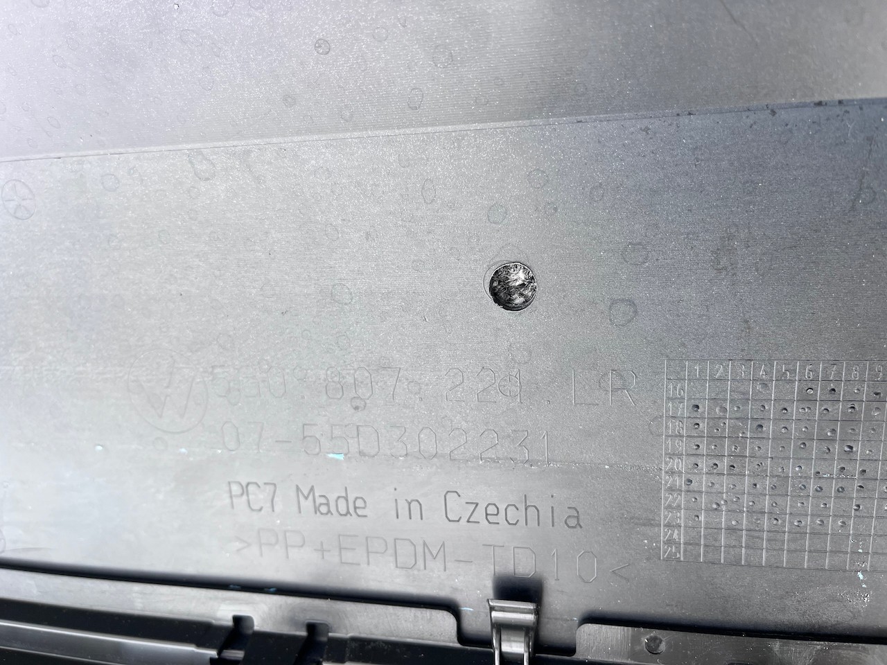 VW Golf R Line Mk7.5 Hatchback 2017-2019 Front Bumper 4 Pdc +jets Genuine [v388]