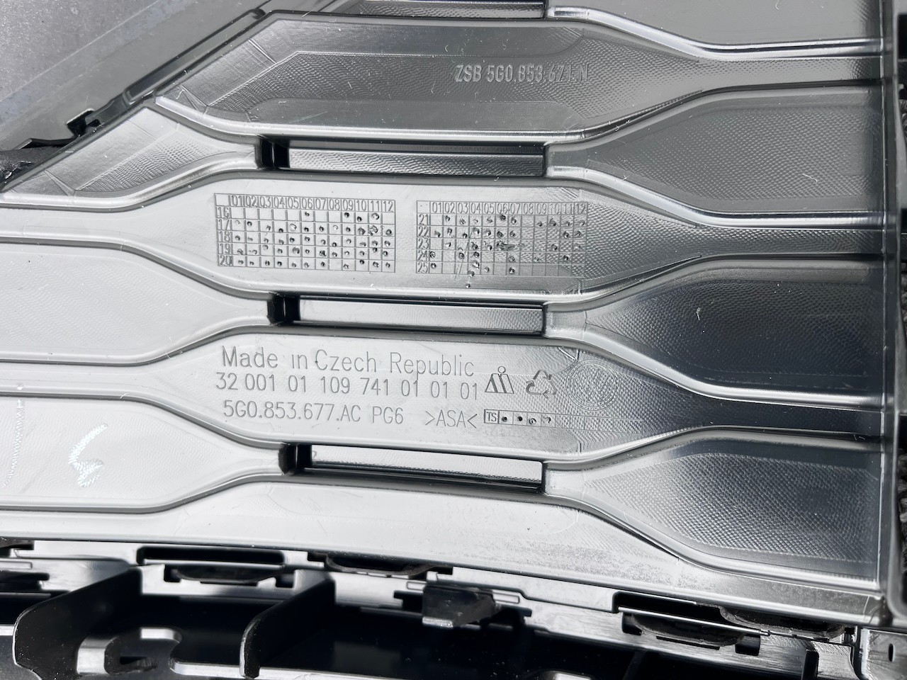 VW Golf R Line Mk7.5 Hatchback 2017-2019 Front Bumper 4 Pdc +jets Genuine [v388]