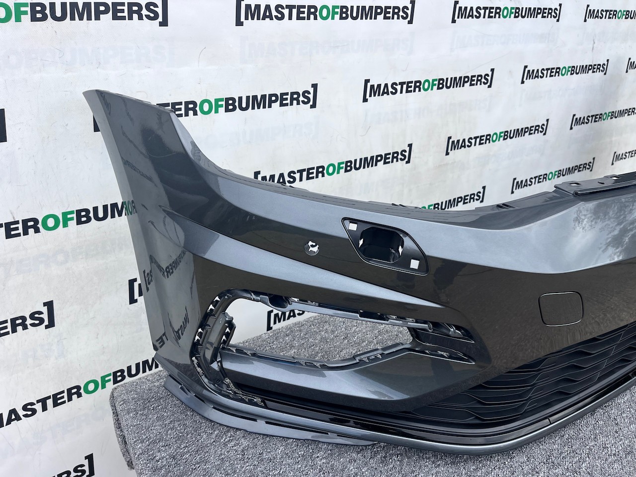 VW Golf R Line Mk7.5 Hatchback 2017-2019 Front Bumper 4 Pdc +jets Genuine [v388]