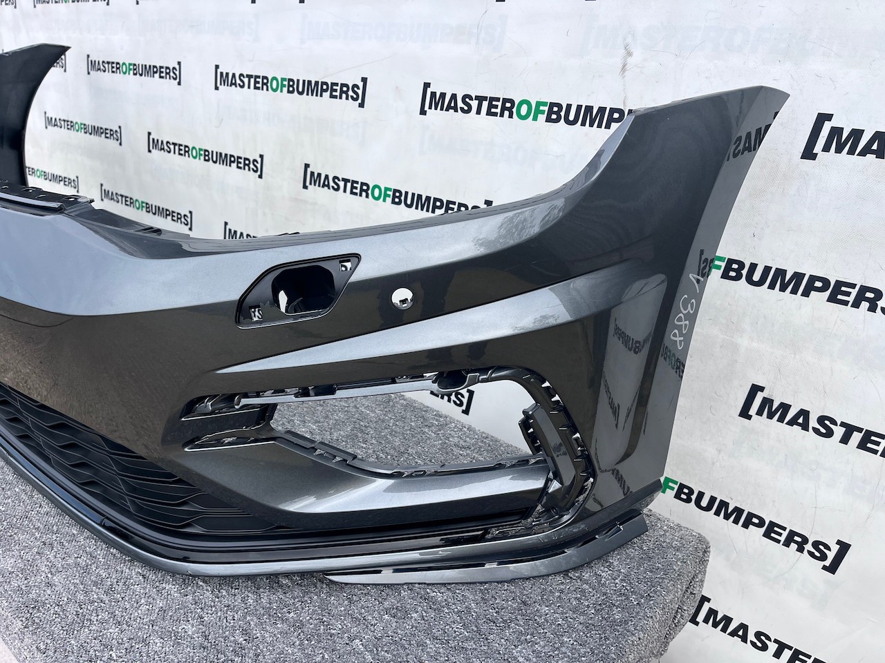 VW Golf R Line Mk7.5 Hatchback 2017-2019 Front Bumper 4 Pdc +jets Genuine [v388]