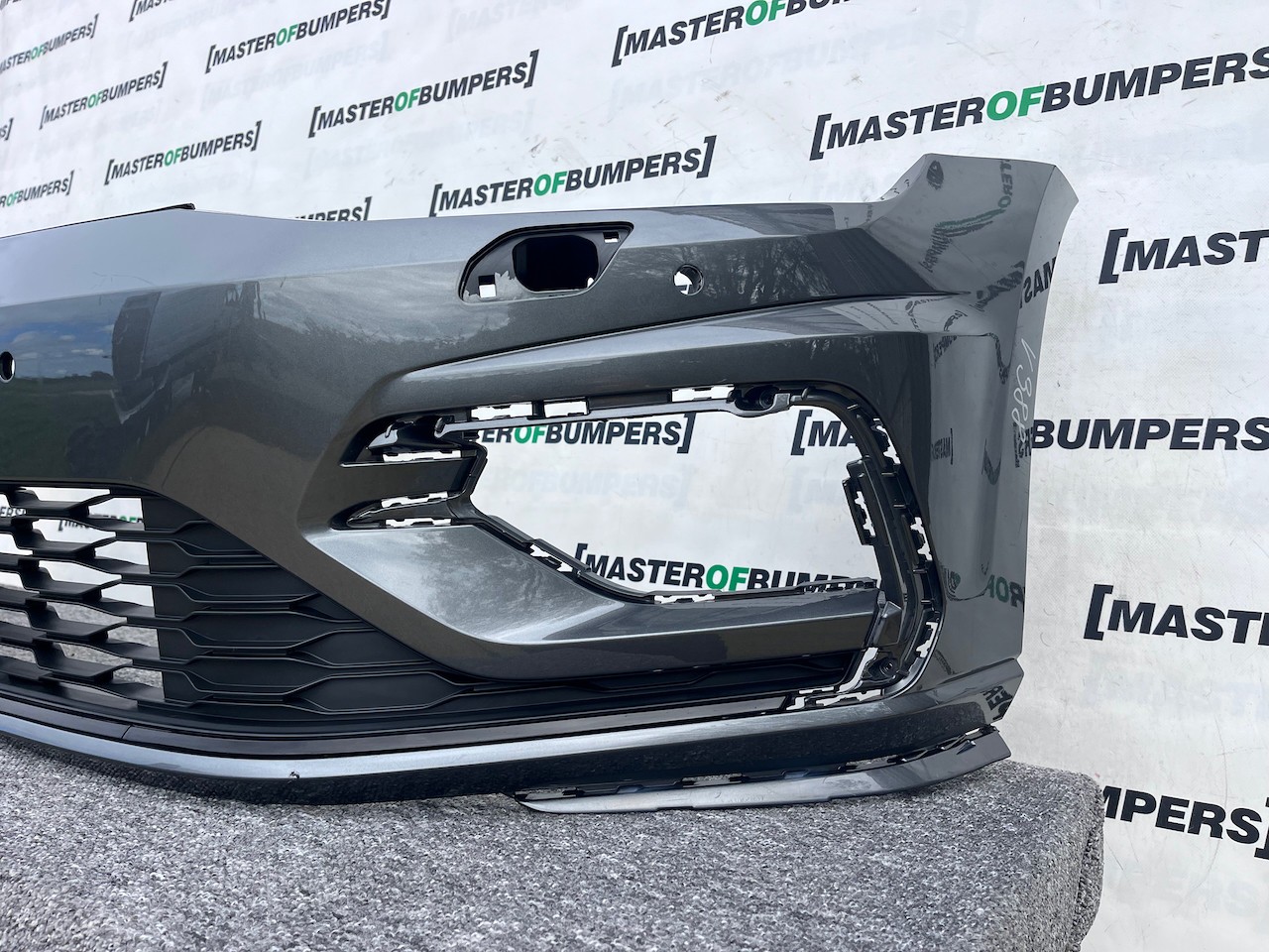 VW Golf R Line Mk7.5 Hatchback 2017-2019 Front Bumper 4 Pdc +jets Genuine [v388]