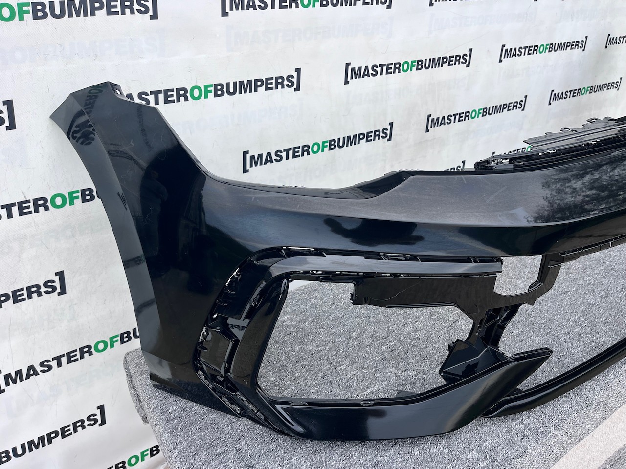 VW Golf R-line Mk8 Lift Hatchback 2024-on Front Bumper 4 Pdc Genuine [v398]