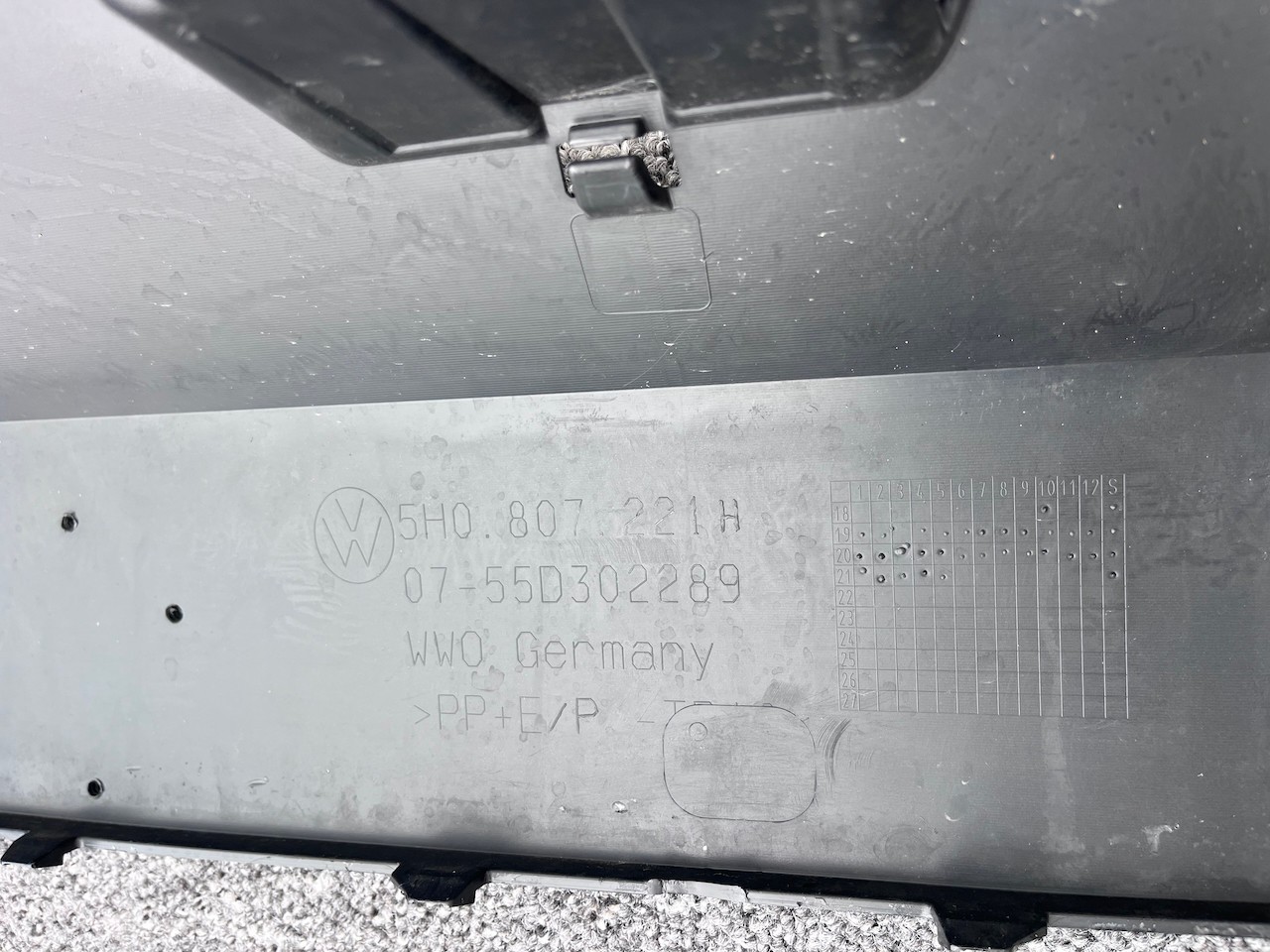 VW Golf Life Se Mk8 Hatchback 2020-2024 Front Bumper Black Genuine [v425]