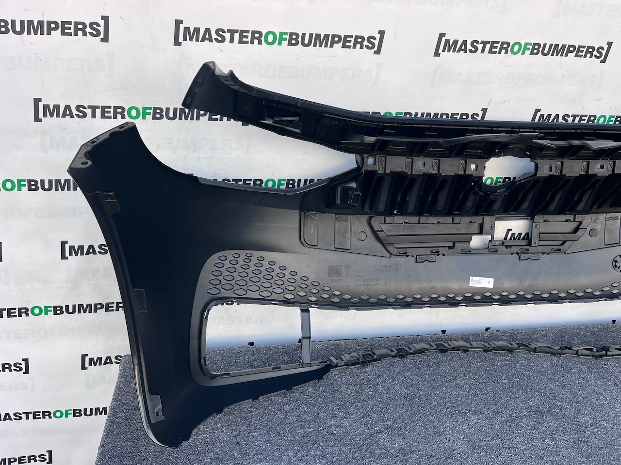 VW Id3 Id.3 Performance Hatchback 2020-2023 Front Bumper 4 Pdc Genuine [v441]