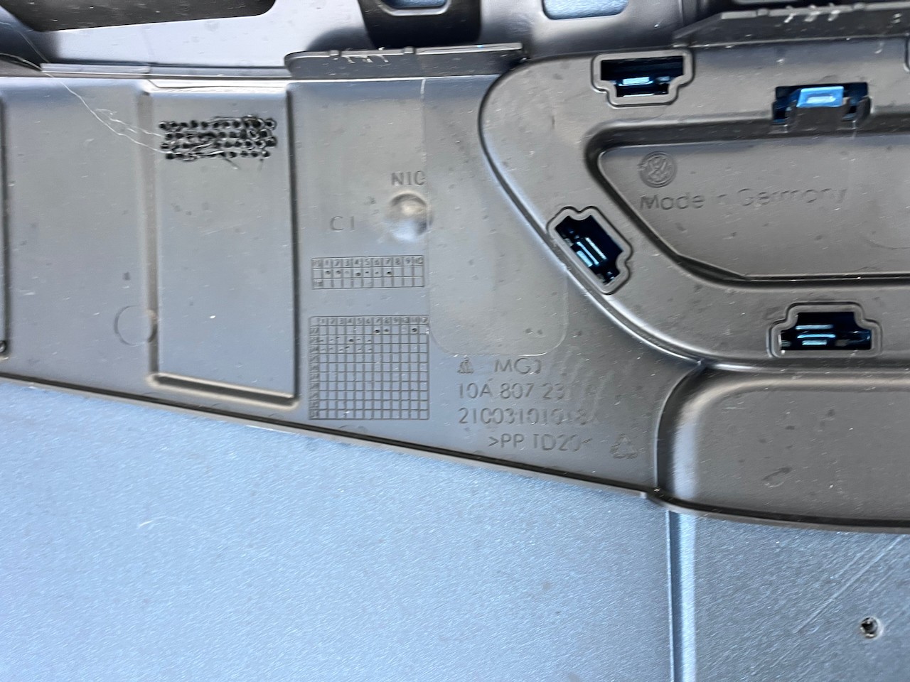 VW Id3 Id.3 Performance Hatchback Lift 2024-on Front Bumper 6 Pdc Genuine [v440]