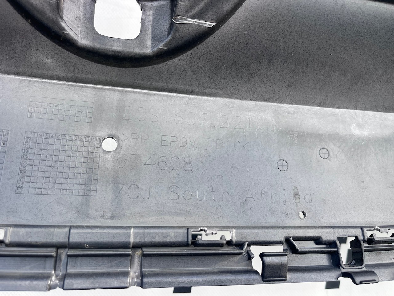 VW Polo Se Gt R Line Mk6 Lift Hatchback 2021-2024 Front Bumper Genuine [v431]