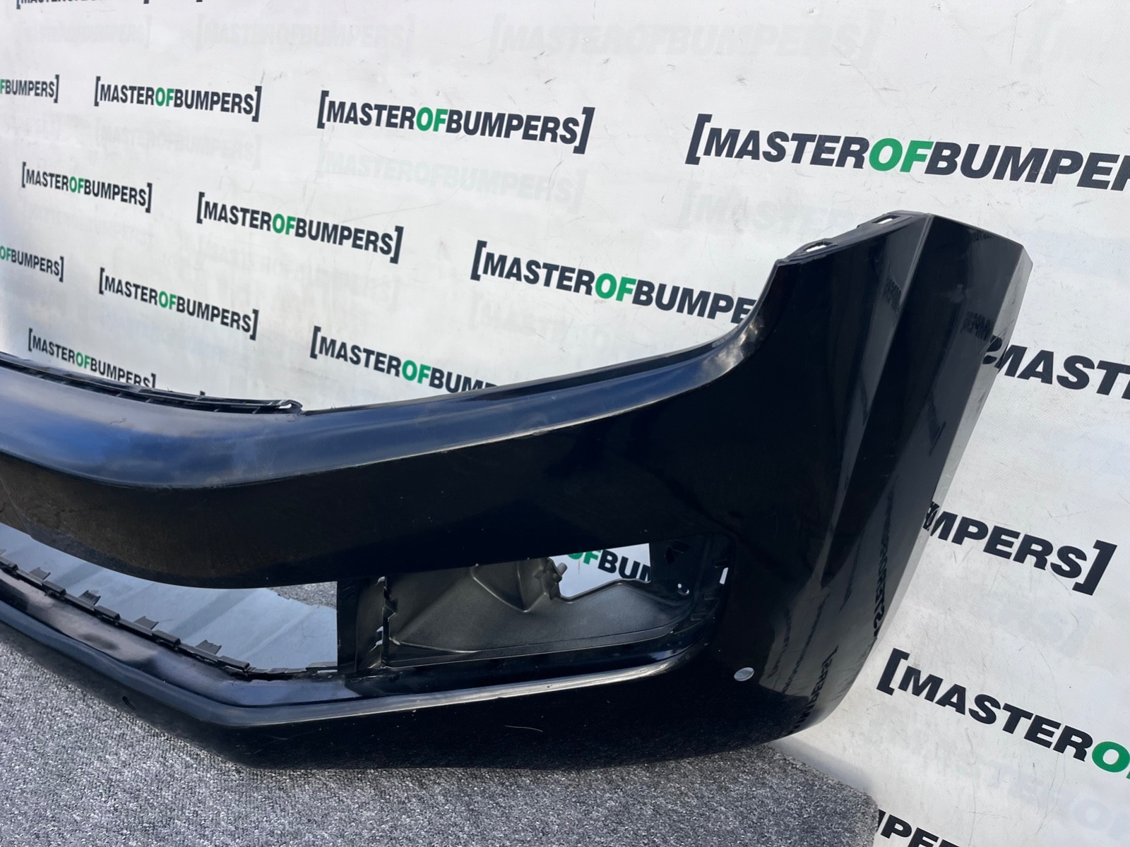 VW Amarok Mk1 Pre-facelift 2010-2015 Front Bumper 4 Pdc Genuine [v460]