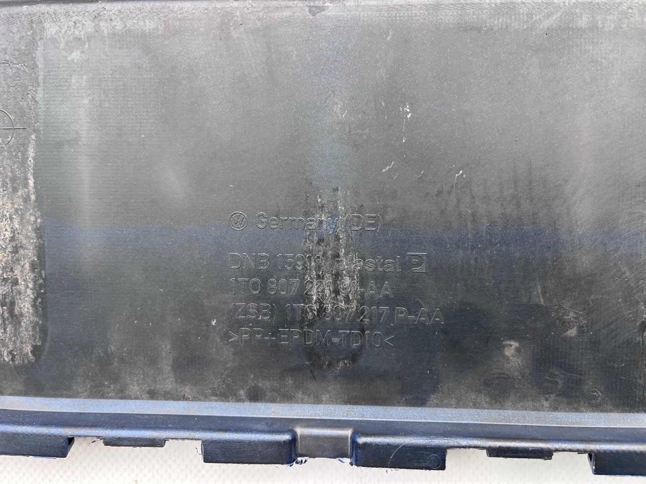 VW Touran Mk2 2011-2014 Front Bumper No Pdc No Jets Genuine [v918]