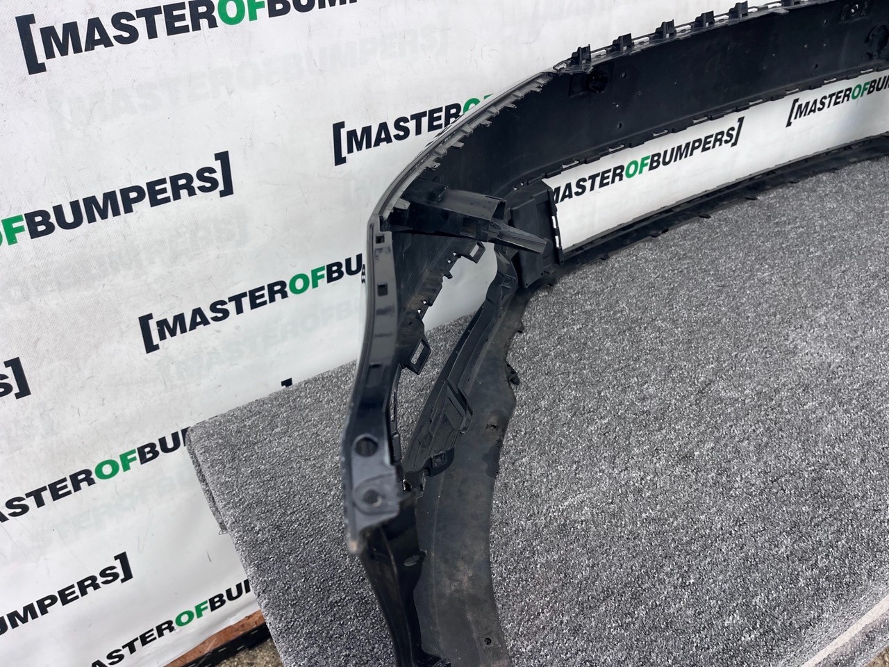 VW Passat B7 2010-2014 Front Bumper 4 Pdc + Jets Genuine [v477]