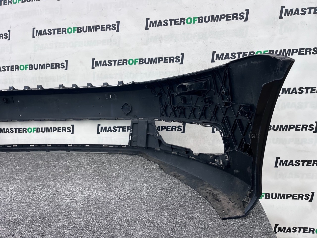 VW Passat B7 2010-2014 Front Bumper 4 Pdc + Jets Genuine [v477]