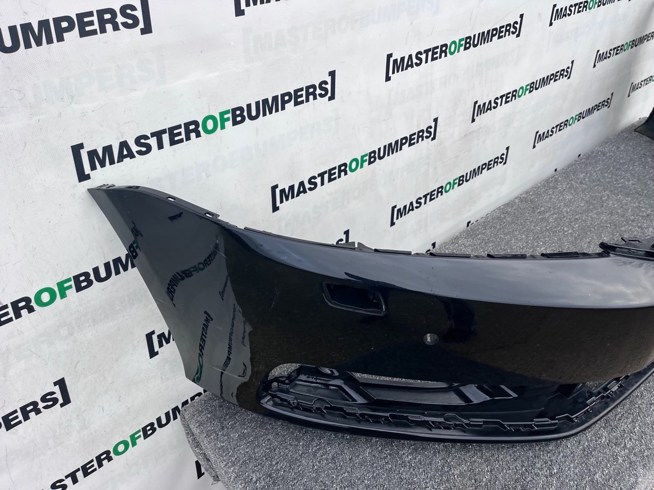 VW Passat B7 2010-2014 Front Bumper 4 Pdc + Jets Genuine [v477]