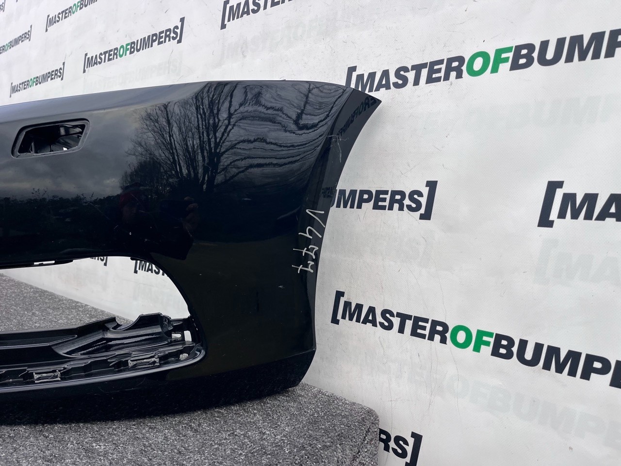 VW Passat B7 2010-2014 Front Bumper 4 Pdc + Jets Genuine [v477]