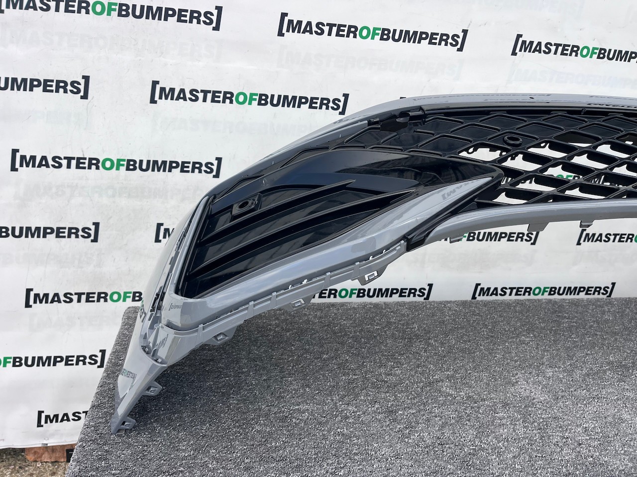 VW Golf R-line Mk8 Lift Hatchback 2024-on Front Bumper 4 Pdc Genuine [v745]