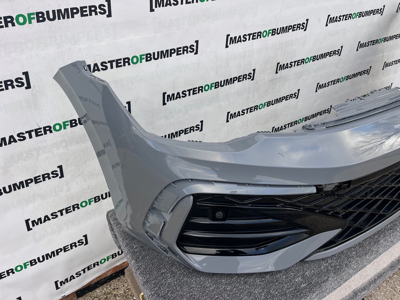 VW Golf R-line Mk8 Lift Hatchback 2024-on Front Bumper 4 Pdc Genuine [v745]