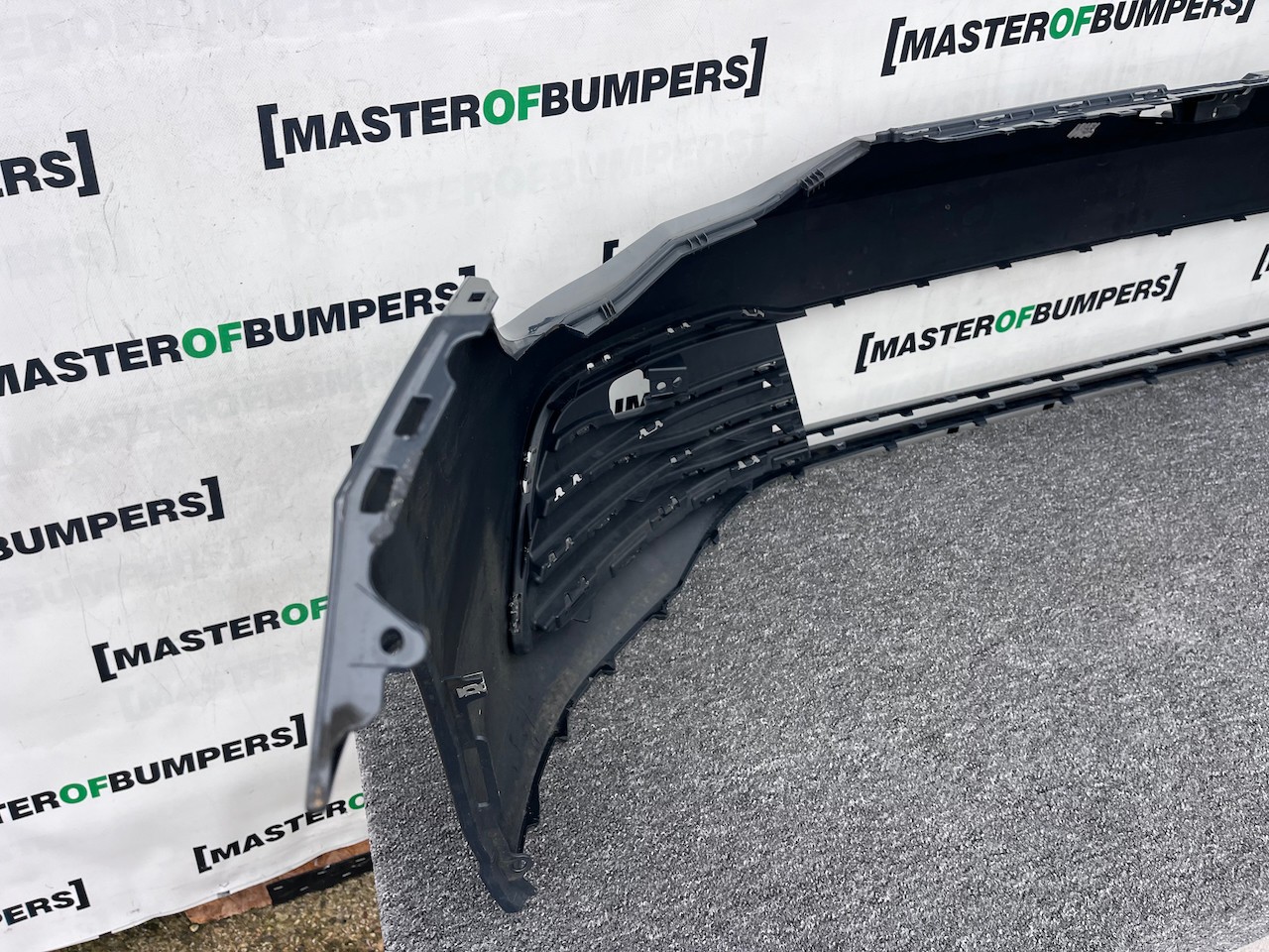 VW Golf Se Mk8 Hatchback 2020-2024 Front Bumper 4 Pdc Genuine [v477]