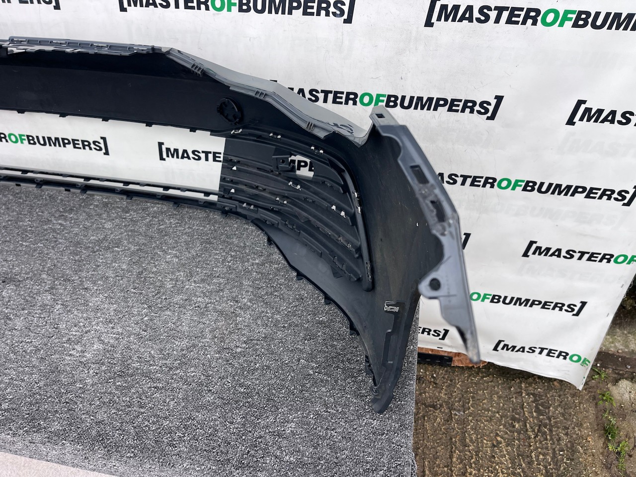 VW Golf Se Mk8 Hatchback 2020-2024 Front Bumper 4 Pdc Genuine [v477]