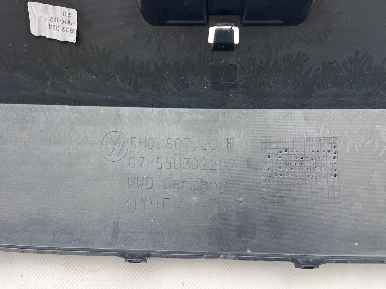 VW Golf Se Mk8 Hatchback 2020-2024 Front Bumper 4 Pdc Genuine [v477]