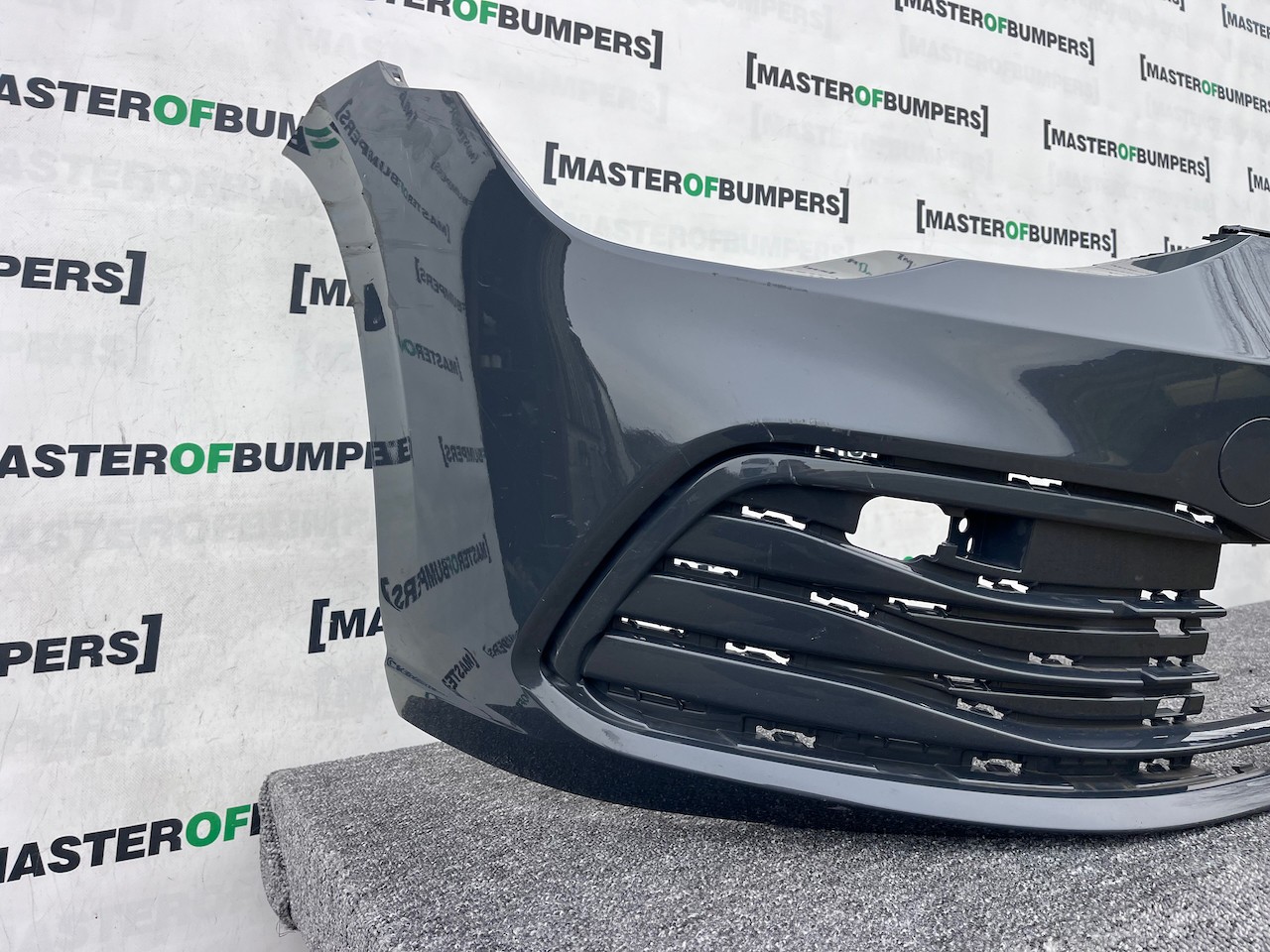 VW Golf Se Mk8 Hatchback 2020-2024 Front Bumper 4 Pdc Genuine [v477]