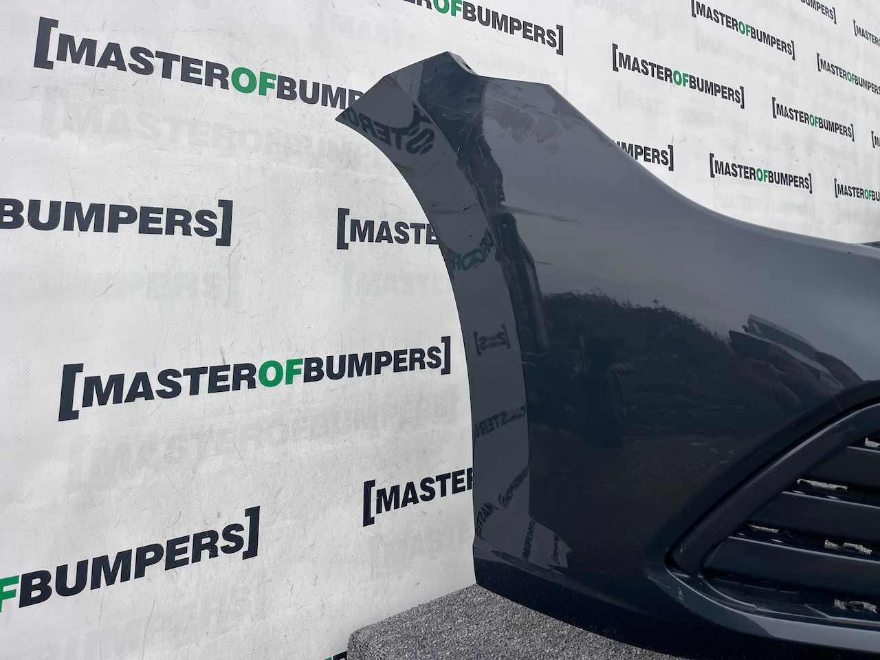 VW Golf Se Mk8 Hatchback 2020-2024 Front Bumper 4 Pdc Genuine [v477]