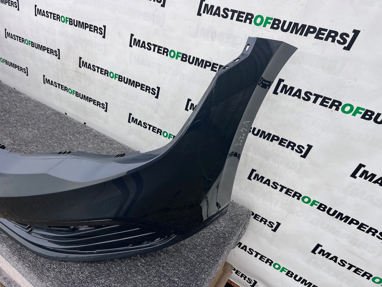 VW Golf Se Mk8 Hatchback 2020-2024 Front Bumper 4 Pdc Genuine [v477]
