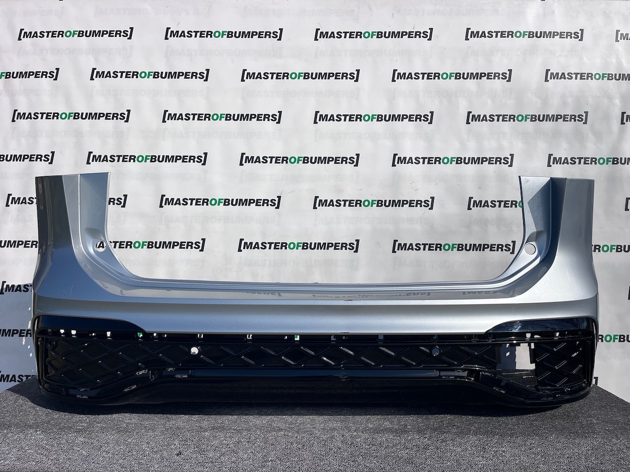 VW Tiguan R Line Suv Mk3 2024-2027 Rear Bumper 4 Pdc Genuine [v494]