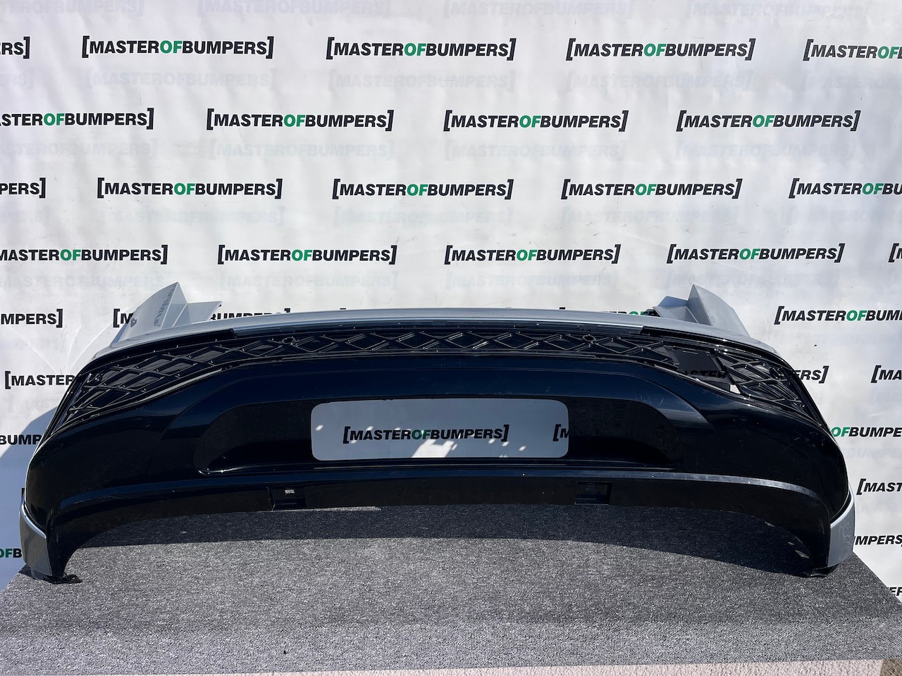 VW Tiguan R Line Suv Mk3 2024-2027 Rear Bumper 4 Pdc Genuine [v494]