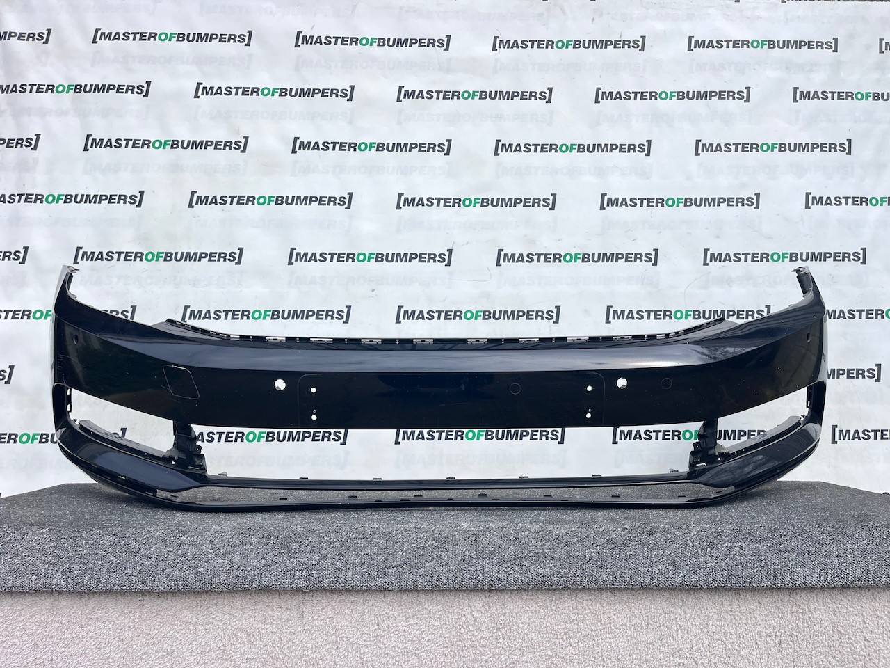 VW Passat Se Saloon Estate B8 2015-2019 Front Bumper 6 Pdc No Jet Genuine [v514]