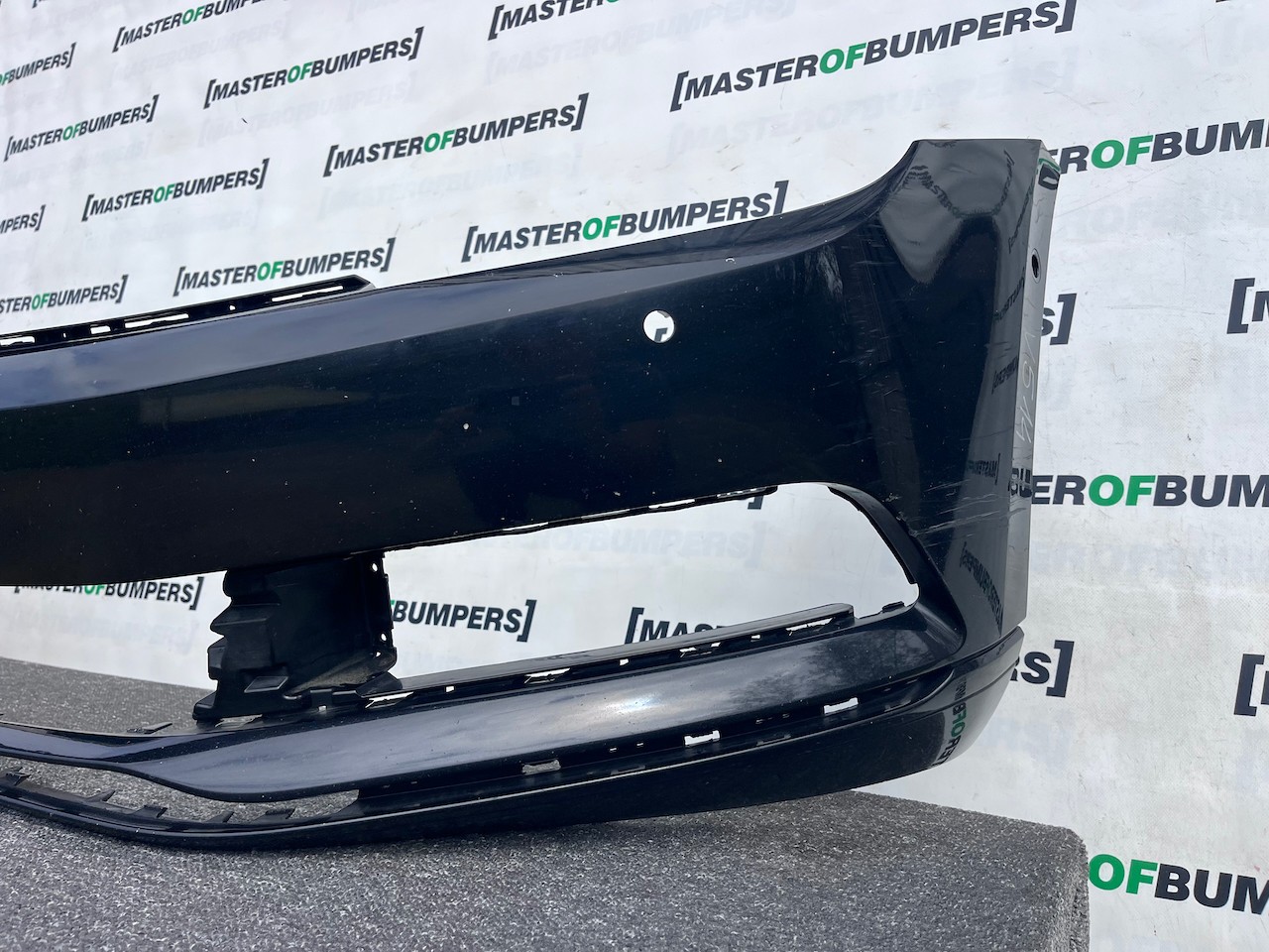 VW Passat Se Saloon Estate B8 2015-2019 Front Bumper 6 Pdc No Jet Genuine [v514]