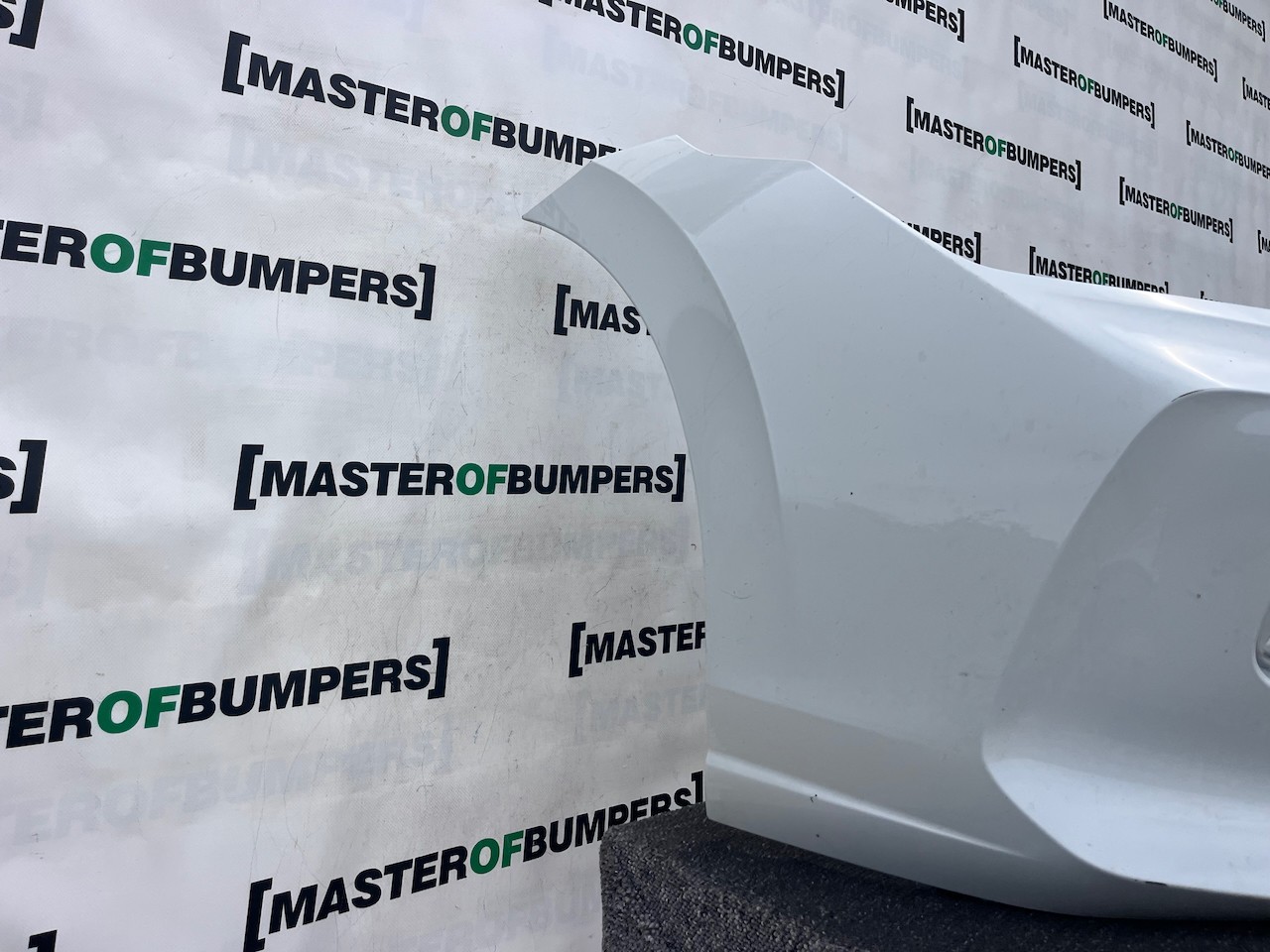 VW Golf Se Style Mk8 Lift Hatchback 2024-2026 Front Bumper 4 Pdc Genuine [v546]