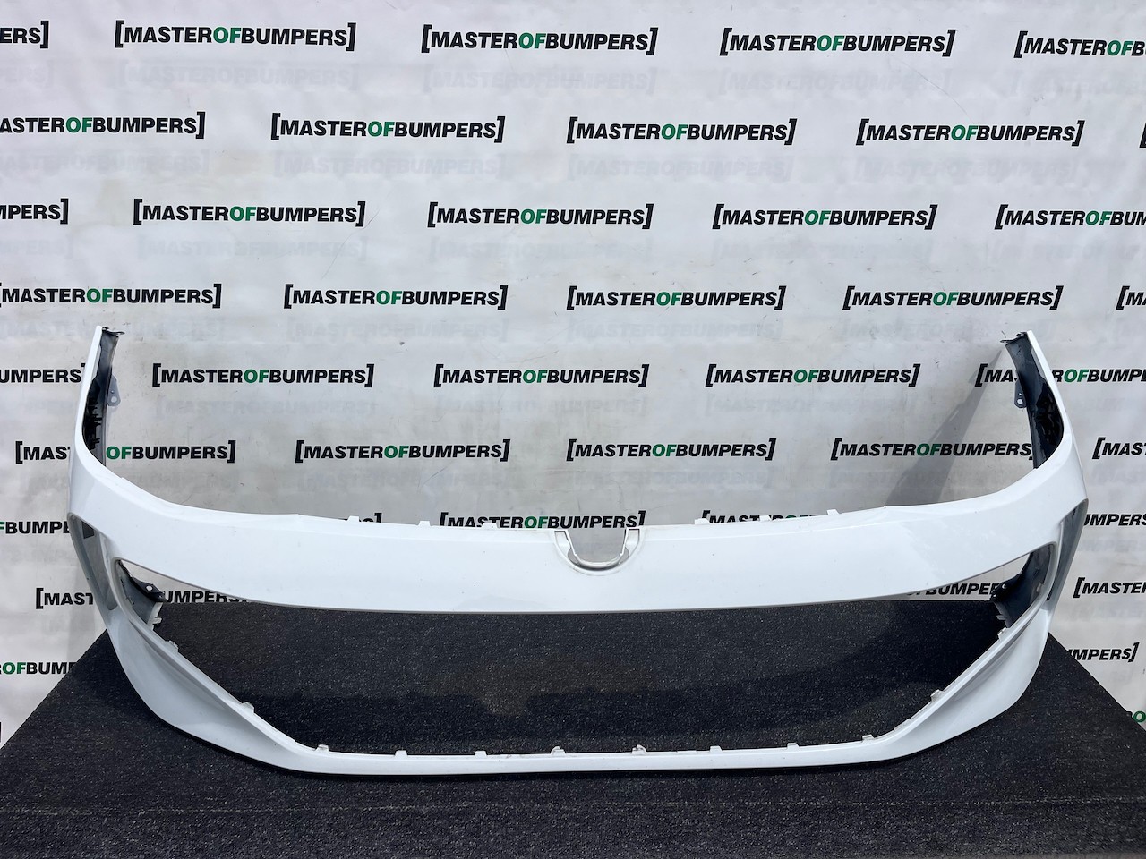 VW Passat Elegance Saloon Estate 2024-2027 Front Bumper 6 Pdc Genuine [white]